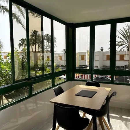 Life Only 5 Minutes Away And Heated Pool Apartamento *